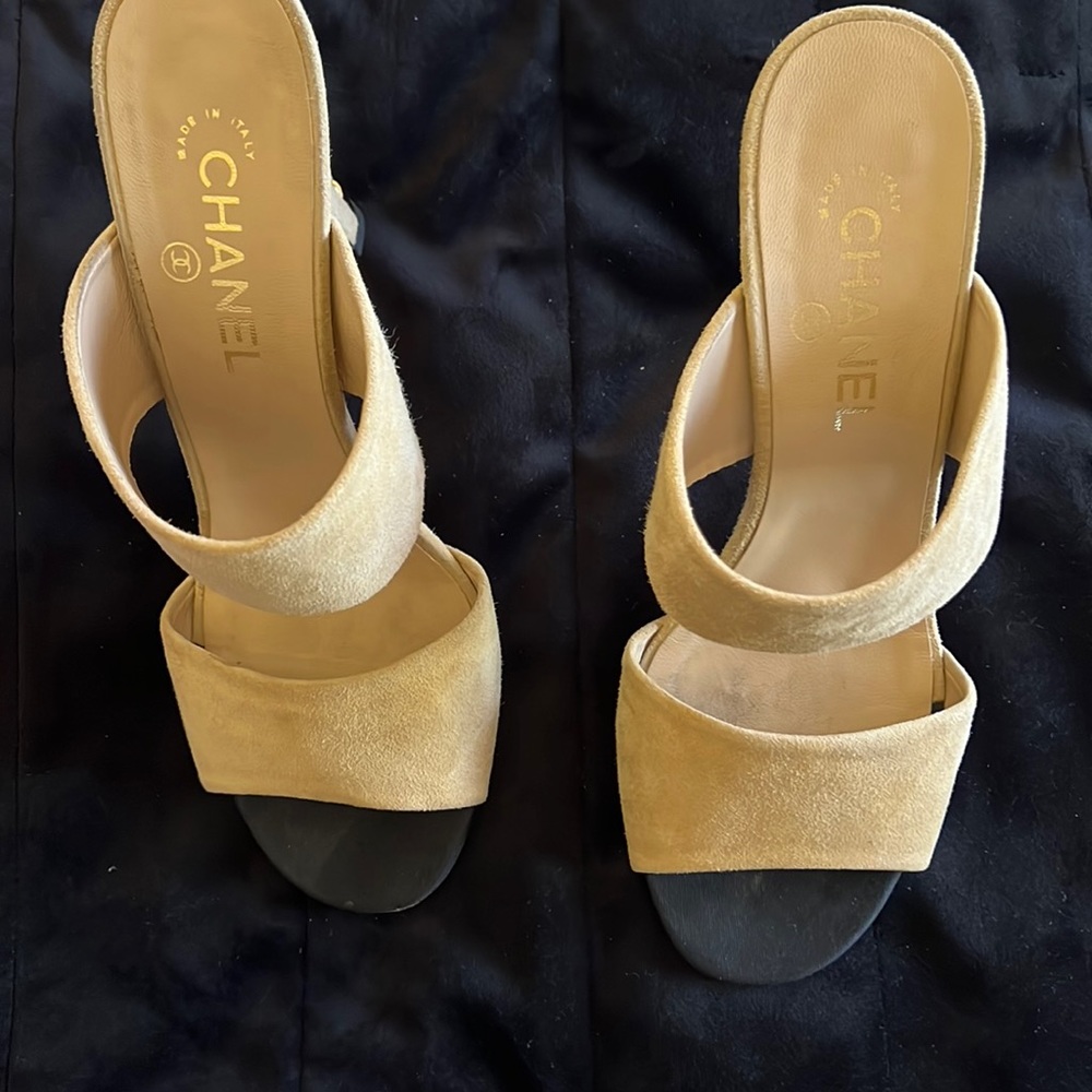Like new condition. View images for better details of the item